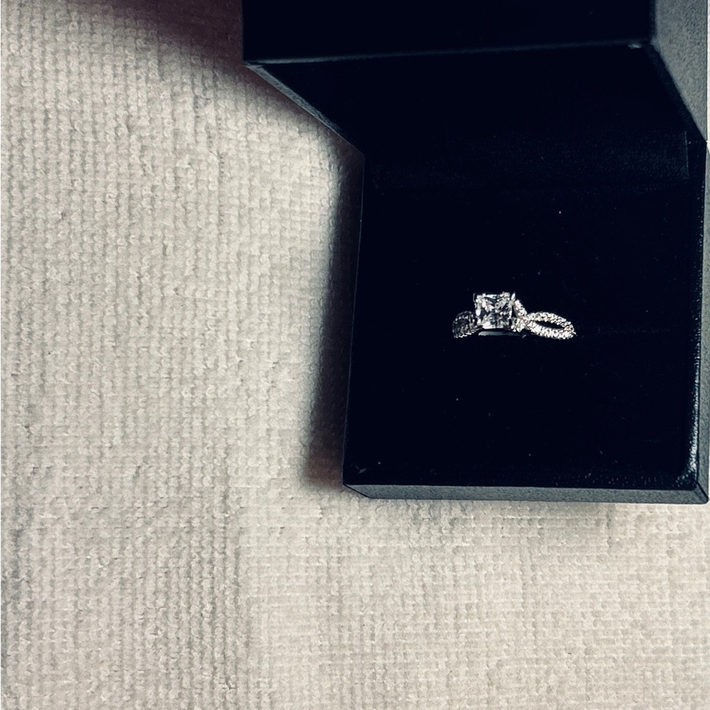 PREMIUM PRICED TO SELL Boxed Ross-Simons M Diamond Ring 6.5 size $1498.00